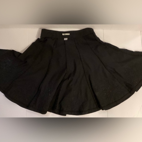 Embroidered heavy cotton black circle skirt by dream design. Lg. - Picture 8 of 8